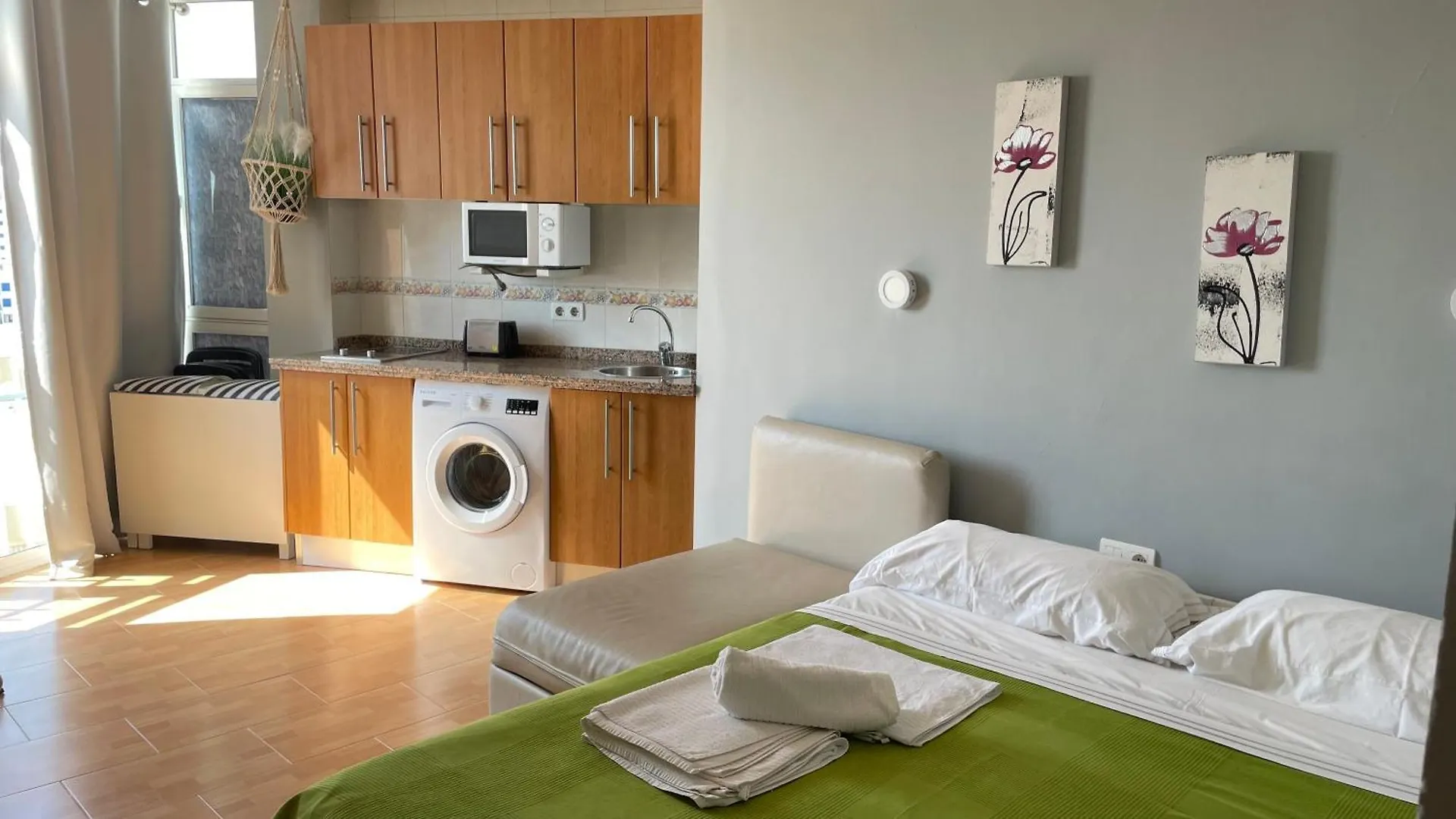 Benalmadena ,apartamento-Estudio primera Línea de Playa Bed and breakfast